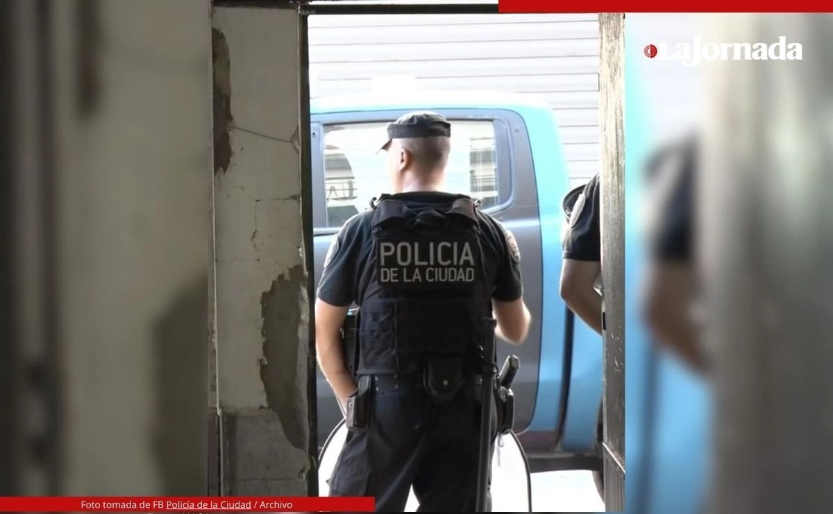 El ministro de Seguridad de la provincia de Buenos Aires, Javier Alonso ha informado que hay 12 detenidos relacionado a los homicidios de Morena Verdi, Brenda Del Castillo y Lara Gutiérrez, las dos primras de 20 años y la última de sólo 15. Foto 