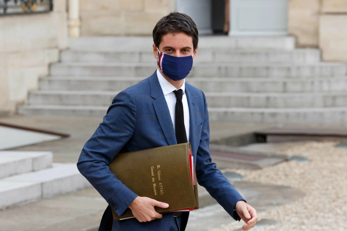 El portavoz del gobierno Francés, Gabriel Attal, condenó el asesinato de la joven Alisha, de 14 años. Foto Afp
