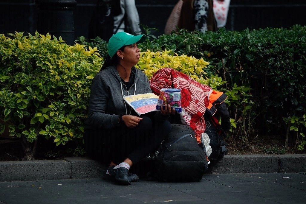 Migrante, en espera de continuar su camino rumbo a Estados Unidos. Foto Cristina Rodríguez / Archivo
