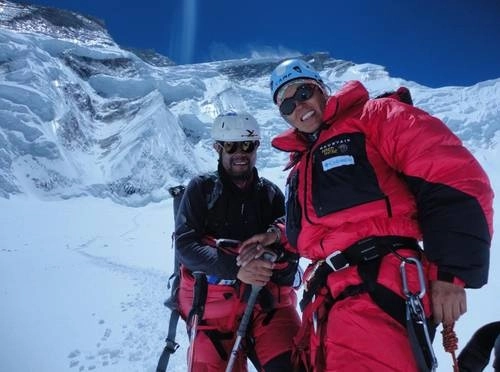 Mauricio y Badía, durante su primer intento de llegar a la cima de la montaña nepalí en 2012. Foto cortesía Pareja en ascenso