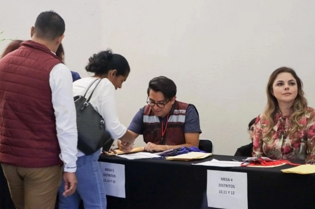 Aspectos del Consejo Estatal de Morena en Puebla. Foto La Jornada de Oriente
