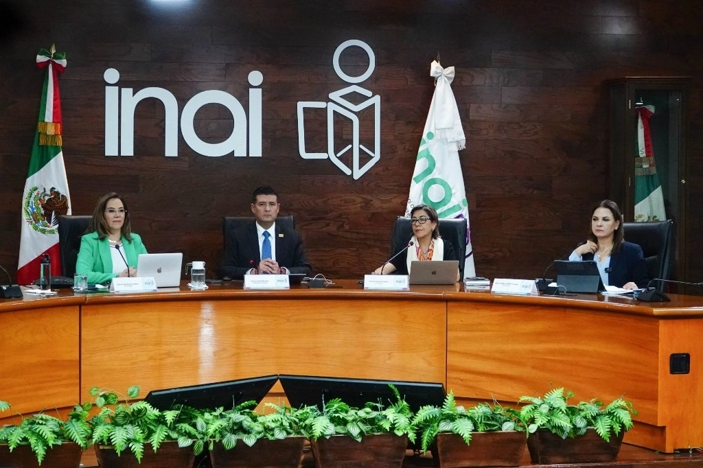 Comisionados del Inai, durante la sesión Ordinaria en el Pleno del Instituto, ayer martes 27 de agosto. Foto Cuartoscuro  