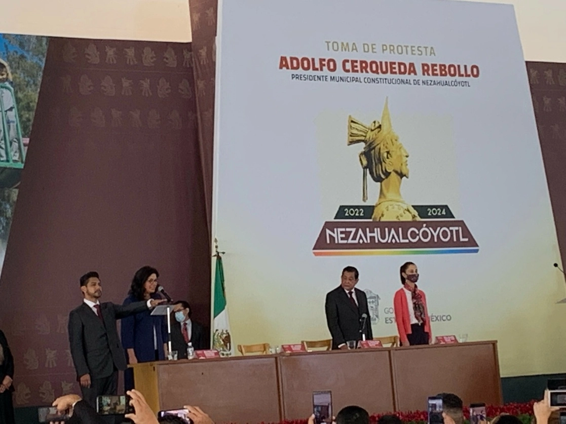 La mandataria capitalina, Claudia Sheinbaum, durante la toma de protesta de Adolfo Cerqueda, presidente municipal electo de Nezahualcóyotl. Foto René Ramón