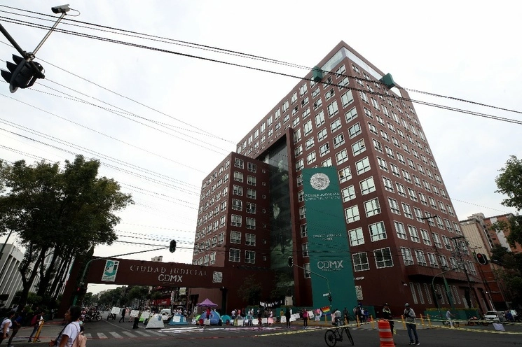 Trabajadores del Poder Judicial CDMX realizan bloqueos en Ciudad Judicial y en sus instalaciones en avenida Patriotismo, en rechazo al incremento salarial. Foto Alfredo Domínguez / Archivo
