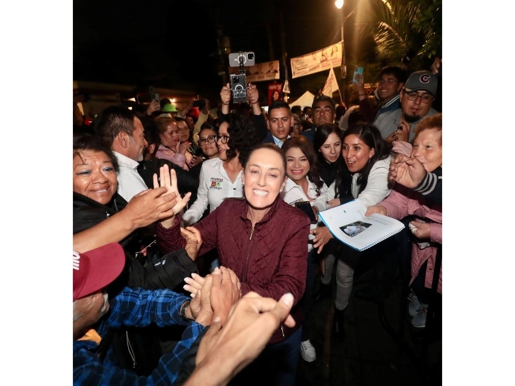 La candidata morenista hizo ayer campaña en Tlalpan, alcaldía de "sus querencias". Foto Luis Castillo



