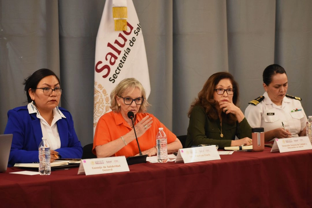 La doctora Patricia Clark (centro) durante la Segunda Sesión Ordinaria de la Comisión de Certificación de Establecimientos de Atención Médica. Foto