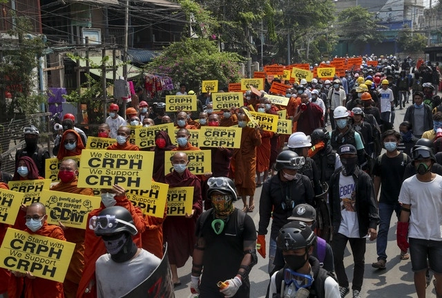 Mientras en la ONU evitan hablar de golpe de Estado, en Myanmar siguen las protestas. Foto Ap