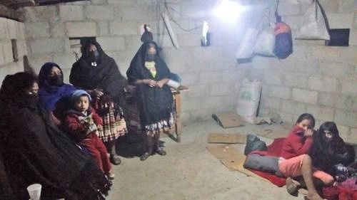 Habitantes de Alcozacán, municipio de Chilapa, se refugian en sus casas ante el temor de ser atacados con drones utilizados por el grupo delictivo Los Ardillos. Foto La Jornada / Archivo