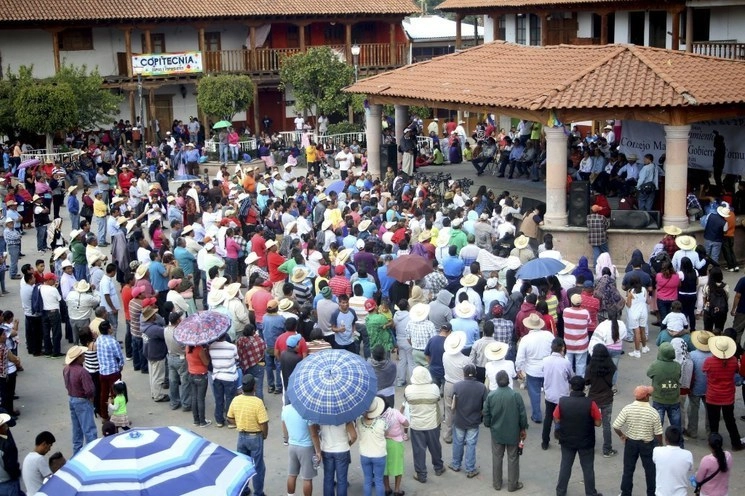 Pueblos indígenas de Michoacán denunciaron que los programas de gobierno son usados como chantaje electoral. Foto Cuartoscuro/Archivo