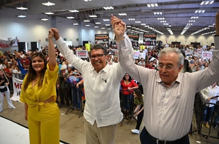 Ricardo Monreal durante una conferencia conjunta con el gobernador de Sinaloa, Rubén Rocha Moya, quien le dijo que para él “es una corcholata estimada”. Foto tomada de Twitter @RicardoMonrealA