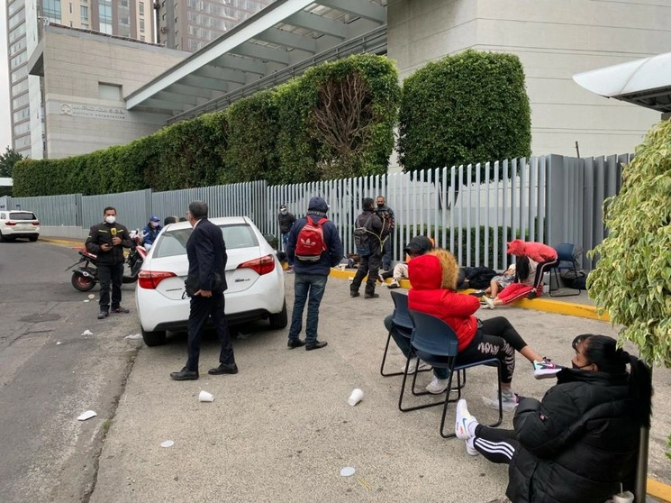 Consejos de Administración y Vigilancia de la Cooperativa Cruz Azul, conocidos como disidentes,  tomaron las instalaciones ubicadas en Avenida Periférico. Foto Alfredo Domínguez
