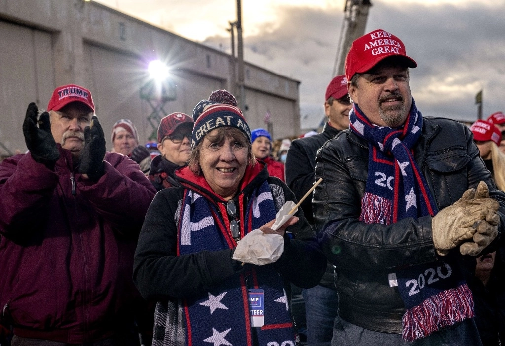 Así vivieron el debate los seguidores del presidente Donald Trump. Foto Afp