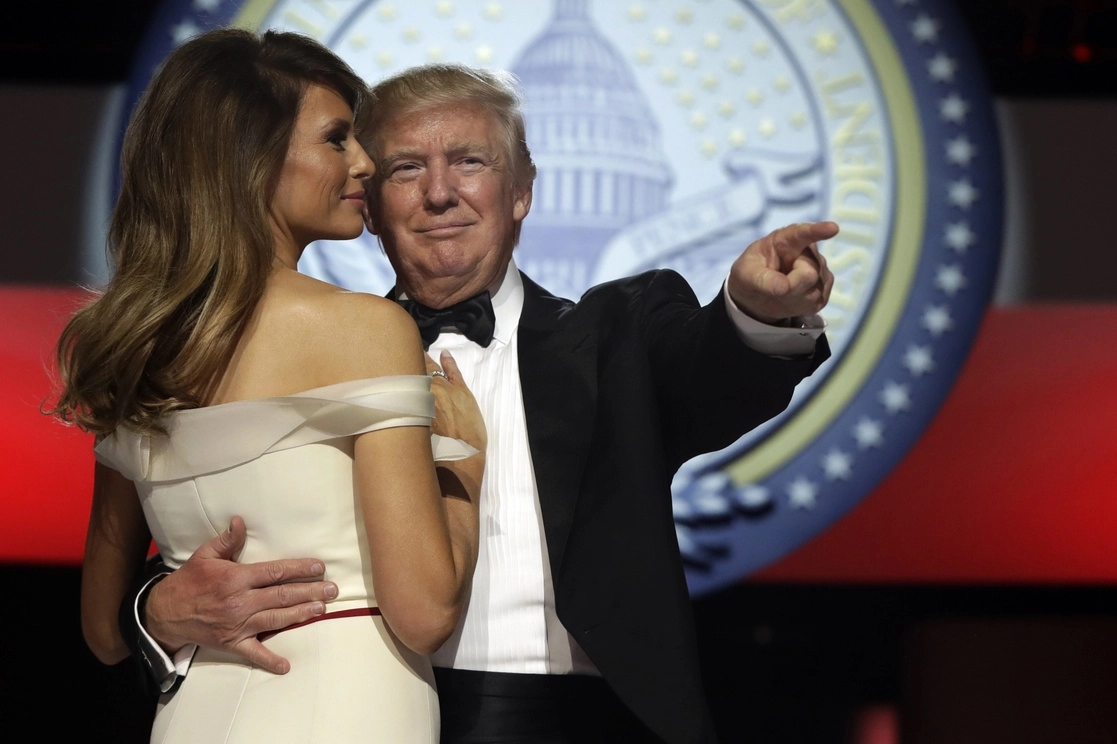 El ex presidente Donald Trump y su esposa Melania, en imagen del 20 de enero de 2017 en Washington. Foto Ap 