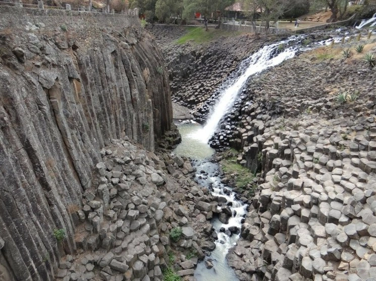 Los Prismas Basálticos forman parte del Geoparque Comarca Minera de Hidalgo. Foto @SECTURHidalgo