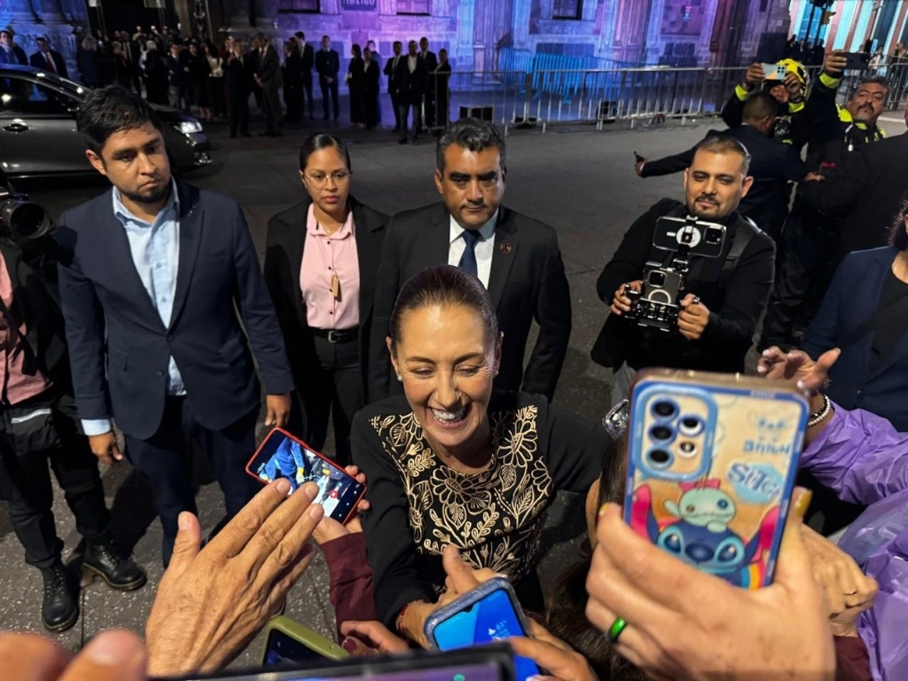 Claudia Sheinbaum, quien hoy asumirá la Presidencia de la República, luego de la reunión que tuvo ayer con mandatarios extranjeros en el Museo de la Ciudad de México. Foto Luis Castillo 