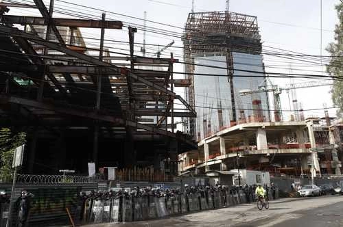 La Cámara Mexicana de la Industria de la Construcción informó que dos mil constructores están paradas por el Covid-19. Foto Alfredo Domínguez/Archivo