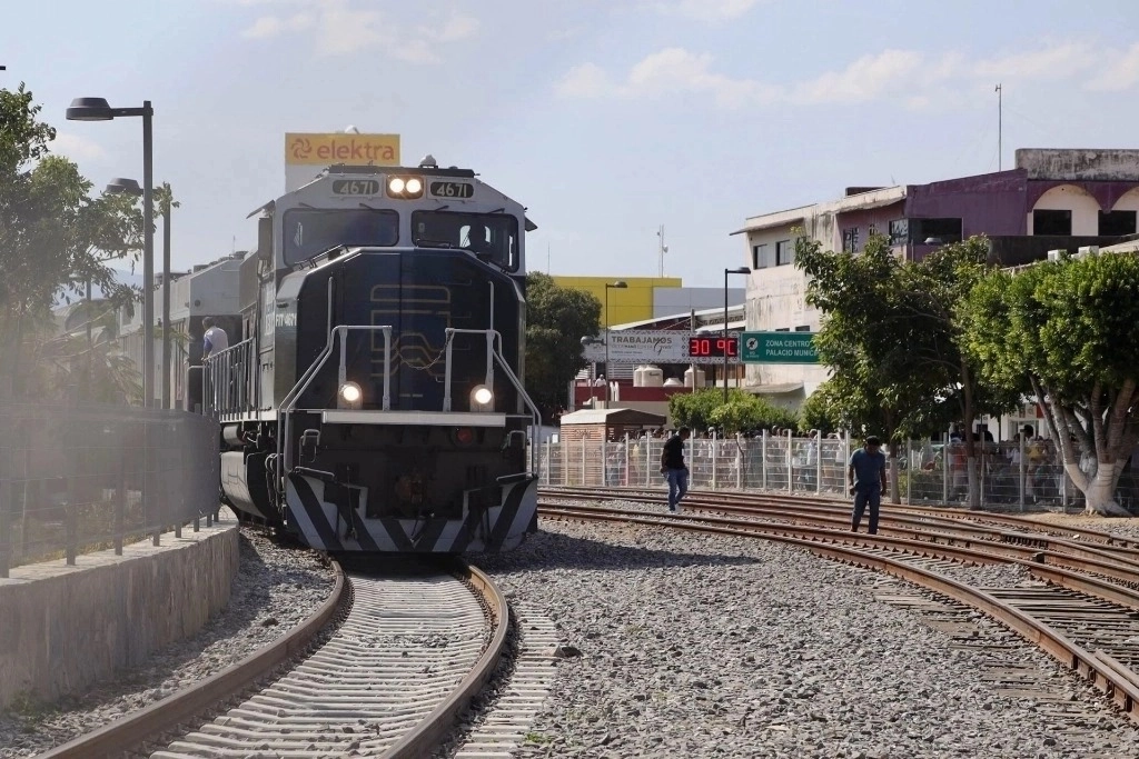 En el caso del Tren Interoceánico, dijo, falta terminar la Línea K, que llega hasta Guatemala; y la línea que va a Dos Bocas. Foto
