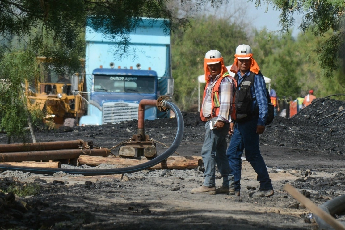 Labores de rescate de los mineros atrapados en El Pinabete. Foto Cuartoscuro
