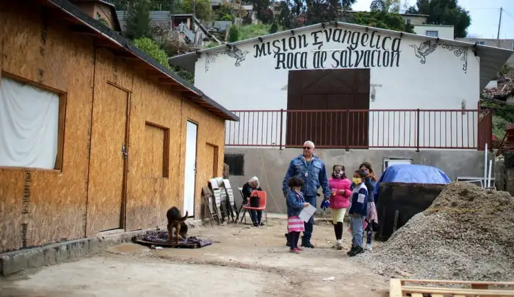 Refugio en Tijuana en proceso de construcción para pacientes del Covid-19. Foto cortesía Manuel Ocaño