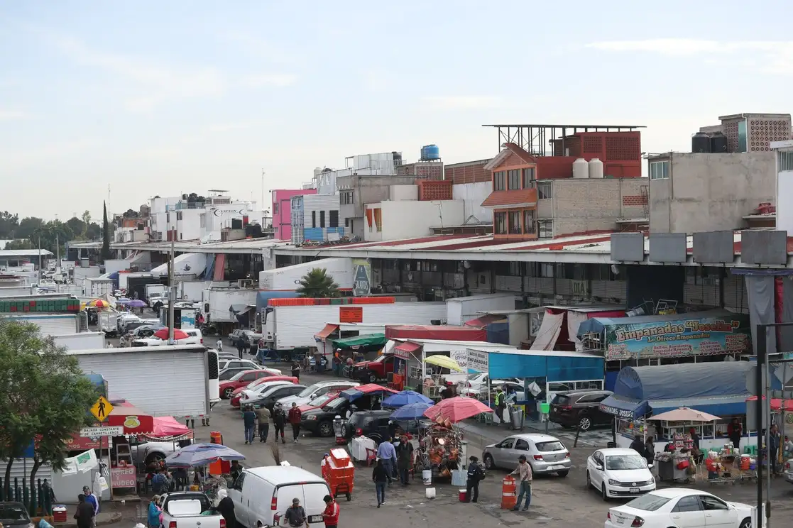 Los locatarios realizaron obras para instalar sus viviendas sobre los comercios. Foto Luis Castillo