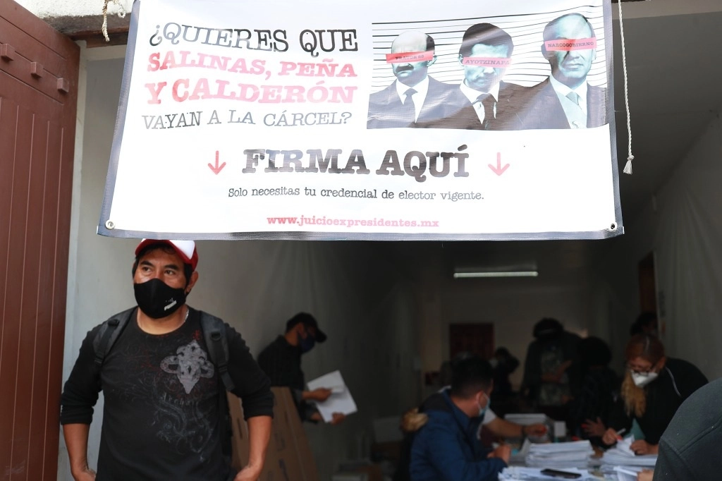 Integrantes del Comite Promotor de la Consulta para enjuiciar a los ex presidentes. Foto María Luisa Severiano