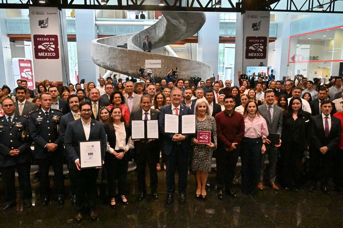  Amazon México y la SE anunciaron la firma de un convenio de colaboración destinado a ayudar a las empresas mexicanas de todos los tamaños a vender productos hechos en México para llegar a más clientes en todo el país y en el extranjero.