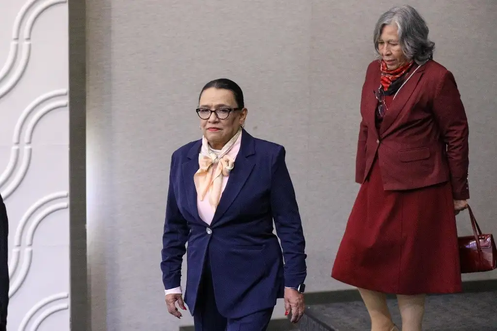 La primera fue en Gobernación, donde la nueva secretaria, Rosa Icela Rodríguez, se comprometió a encabezar la política interna con pleno respeto a los derechos humanos. Foto Pablo Ramos





