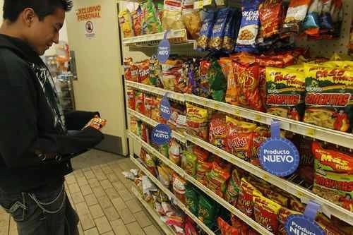 En México se consumen 214 kilos de alimentos ultraprocesados per cápita cada año. Foto Yazmín Ortega Cortés / Archivo