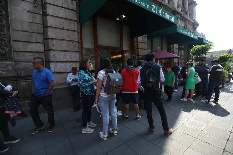 En junio, el indicador oportuno evaluó que el gasto que realizaron empresas, familias e individuos creció 0.4 por ciento. Foto Yazmín Ortega Cortés / Archivo