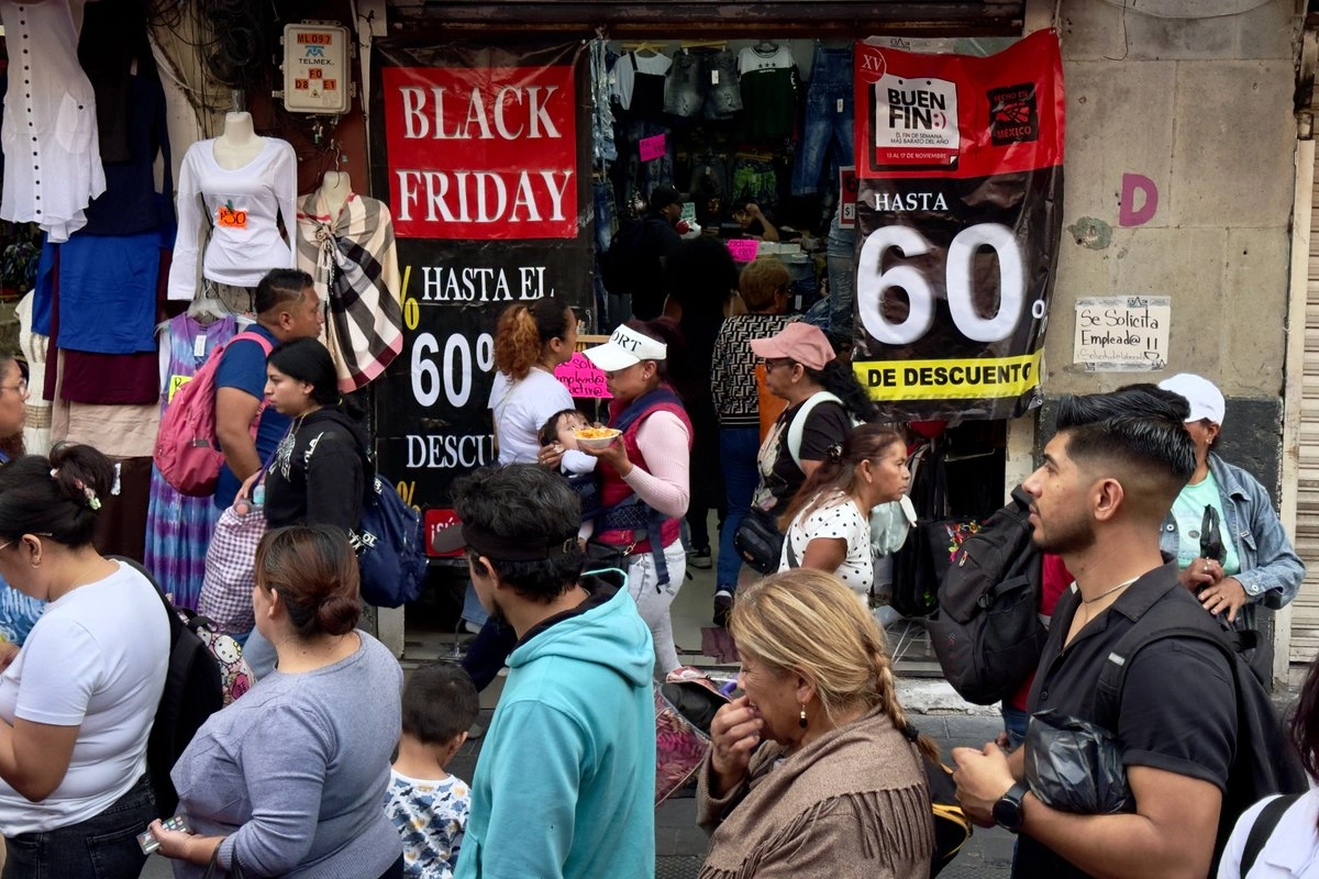 Compras en el Centro Histórico de la Ciudad de México, el 1 de diciembre de 2025. Foto 