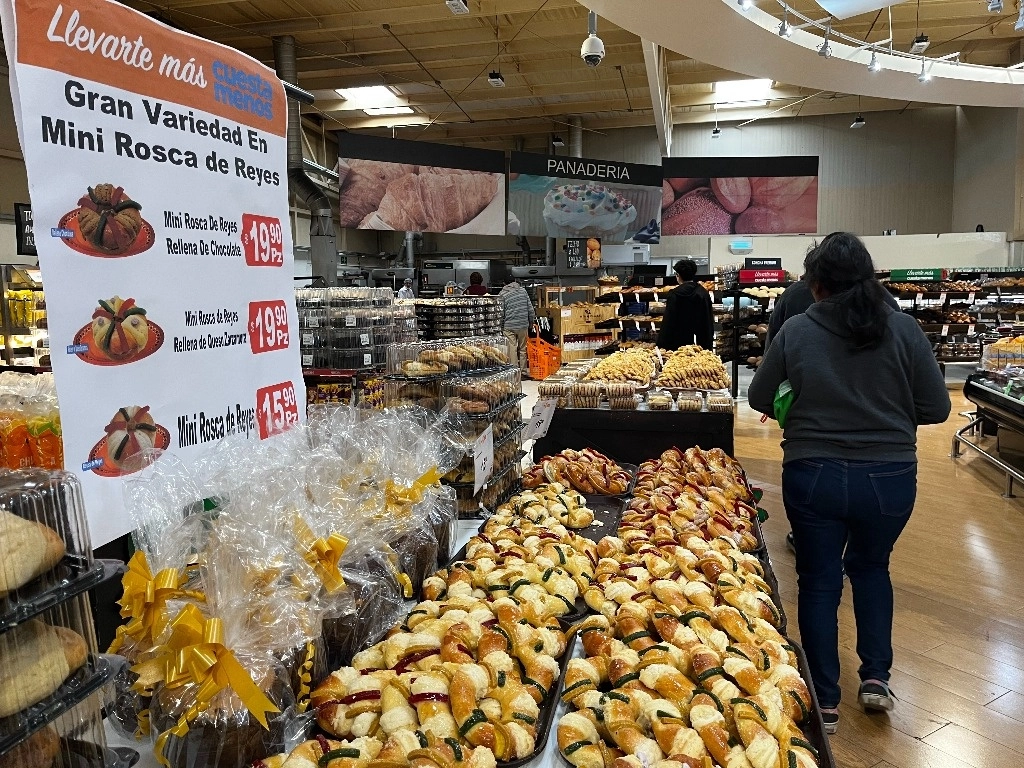 Compras en un supermercado de la Ciudad de México, el 6 de enero de 2024. Foto Luis Castillo