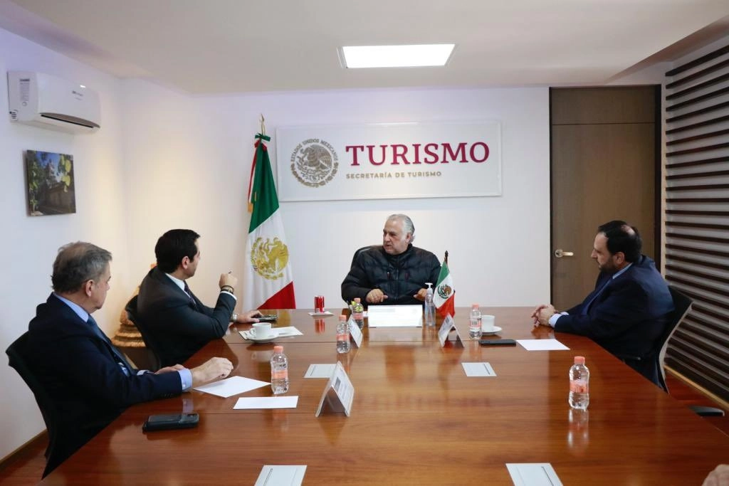En el próximo periodo vacacional de invierno, el consumo de servicios turísticos llegará a 173 mil 66 mdp, cifra que aún prevalecerá 11.4 por ciento por debajo de lo observado un año antes de la pandemia, dijo Miguel Torruco, el 1 de diciembre de 2021. Foto tomada del Twitter de @SECTUR_mx