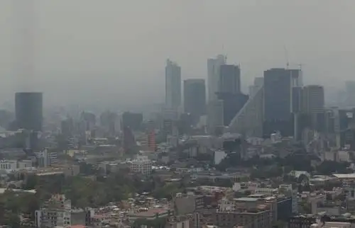 India y China están a la cabeza del mundo en muertes por contaminación, con casi 2.4 millones y casi 2.2 millones de muertes al año, pero las dos naciones tienen también las mayores poblaciones del mundo. La imagen, en la CDMX. Foto Yazmín Ortega