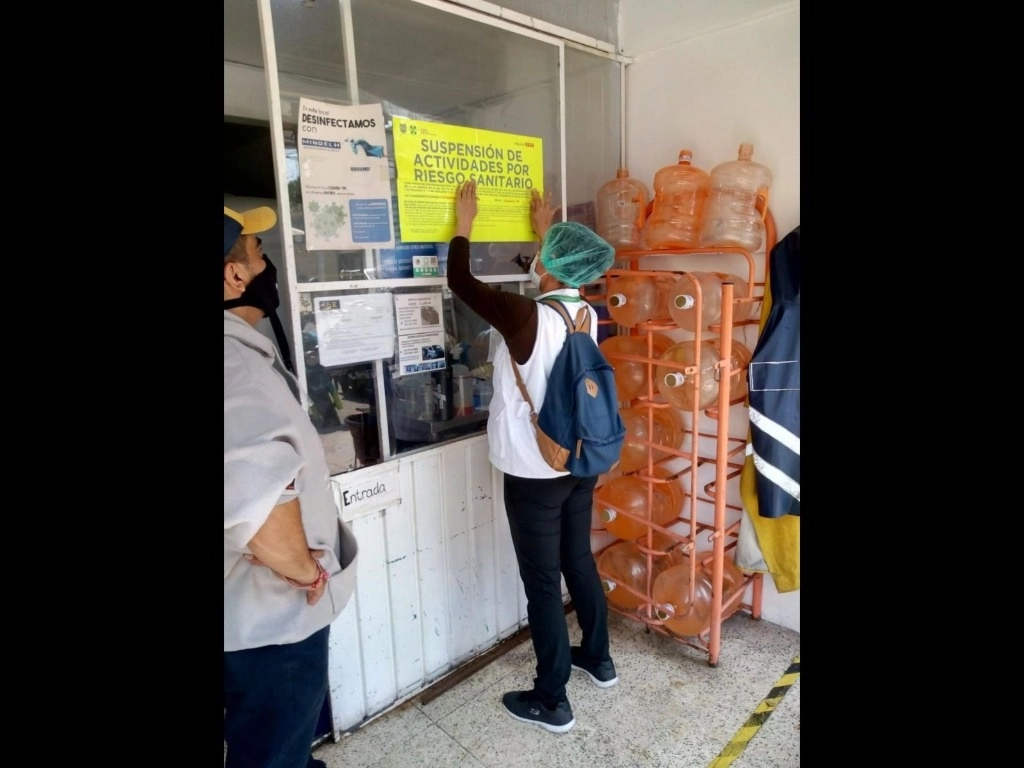 En esta gestión se han clausurado 125 purificadoras en la capital por incumplir con las normas de sanidad, de acuerdo con la Agencia de Protección Sanitaria de la Secretaría de Salud local. Foto 'La Jornada'