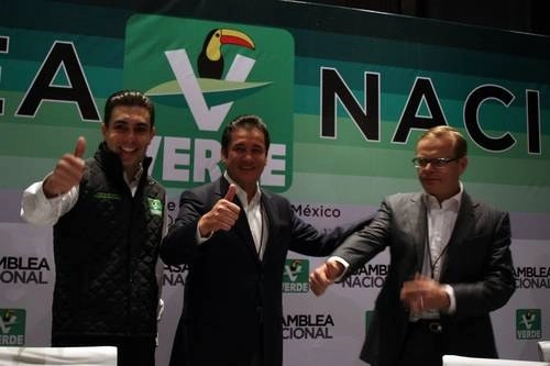 En imagen de archivo, integrantes del PVEM durante una asamblea nacional y renovación del consejo político del Partido. Foto José Antonio López