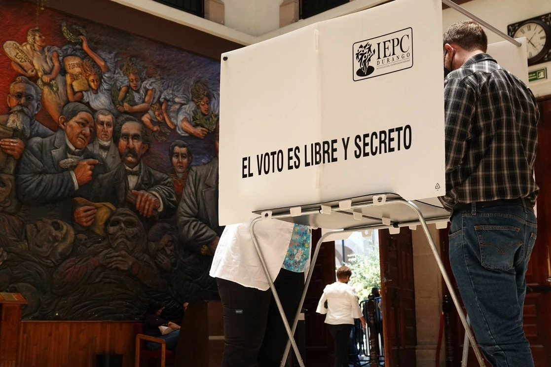 En Durango, el conteo rápido le da el triunfo a Esteban Villegas Villarreal, abanderado de la coalición PAN-PRI-PRD. Foto Cuartoscuro