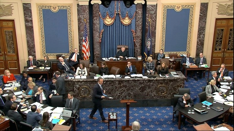 Legisladores en el Capitolio discuten sobre el juicio político contra el Presidente Donald Trump. Foto Ap