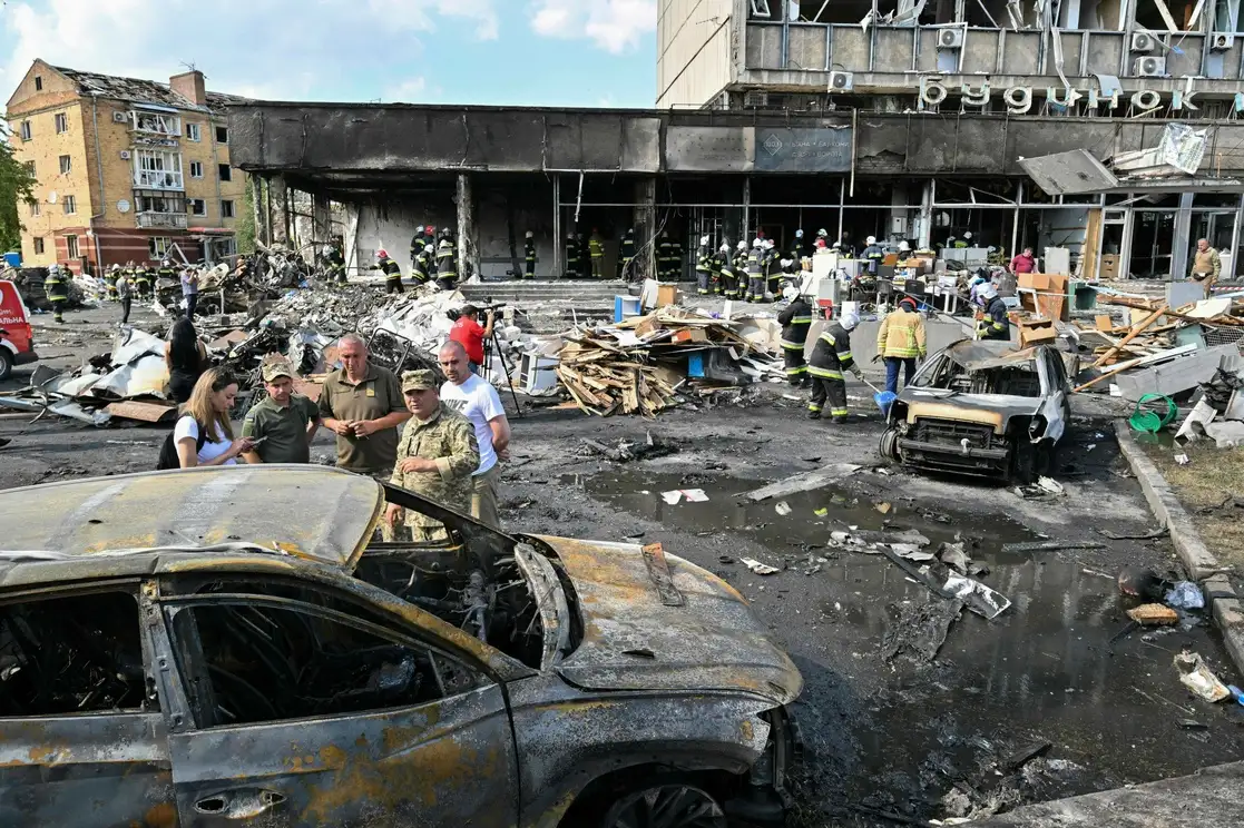 El bombardeo ruso en la ciudad ucrania de Vinnytsia dejó ayer, al menos, 23 muertos y cien personas heridas. Foto Afp
