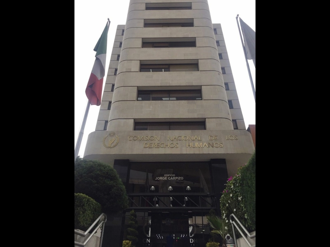 Fachada de la CNDH en la Ciudad de México. Foto Guillermo Sologuren / Archivo