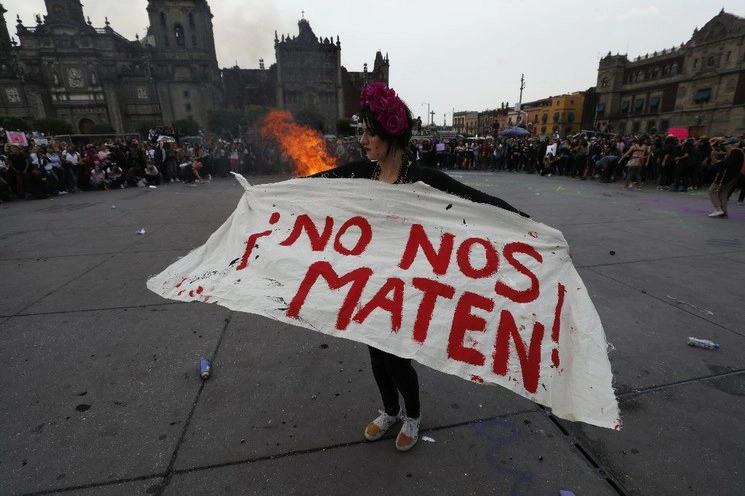Manifestación durante el Día Internacional de la Mujer en la plancha del Zócalo capitalino, el pasado 8 de marzo. Foto Cristina Rodríguez