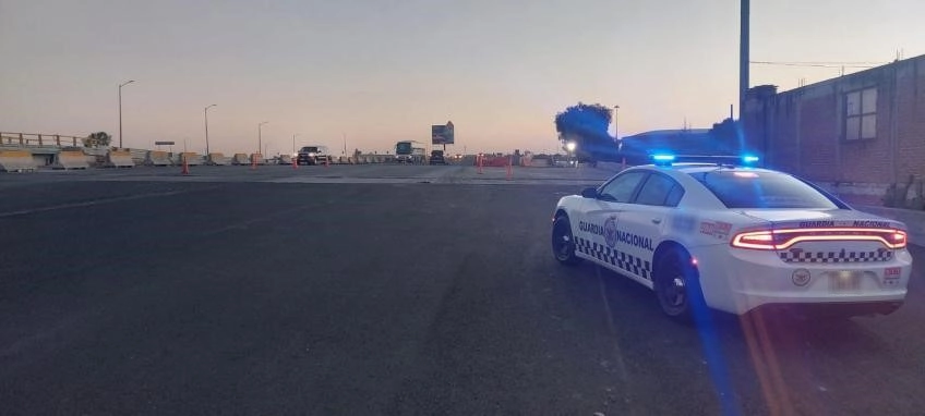 Continúa el operativo de seguridad desplegado en la México-Pachuca para evitar accidentes, ante las obras de ampliación y mejora en las vialidades de acceso a la nueva terminal aérea. Foto cortesía de la GN