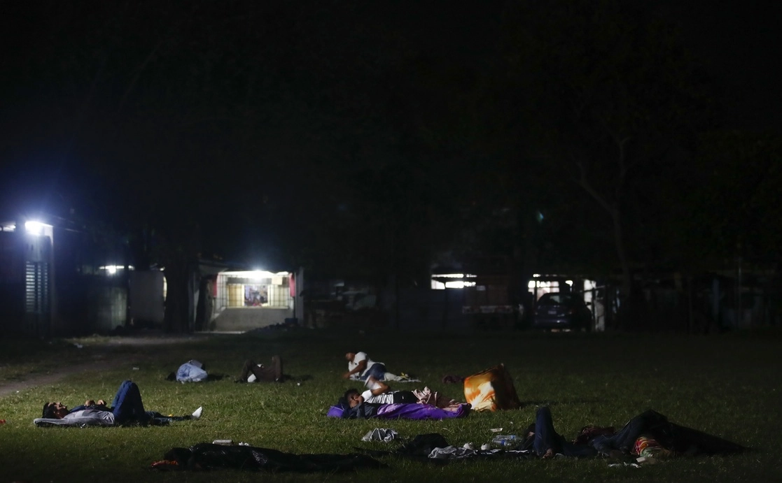Indocumentados duermen en la casa del migrante en Tenosique, Tabasco, después de una larga travesía. Foto Víctor Camacho / Archivo