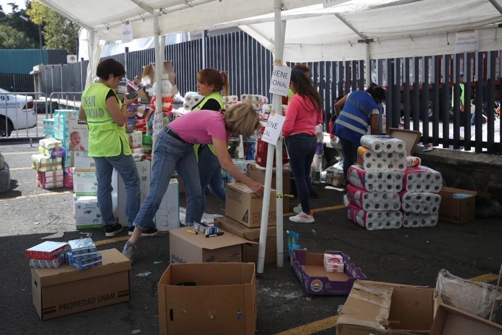 Desde el pasado 28 de noviembre la UNAM ha enviado 262 mil kilos de ayuda a los afectados por el huracán 'Otis'. Foto Yazmín Ortega Cortés