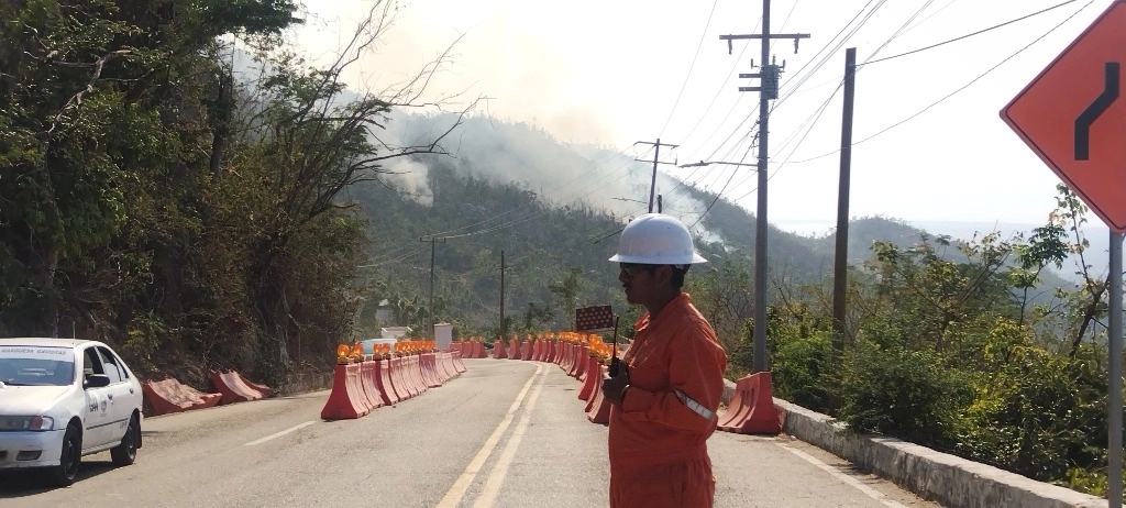 La Secretaría de Gestión Integral de Riesgos y Protección Civil estatal, especificó que en las labores de control y combate al fuego participan más de 350 elementos, el 4 de marzo de 2024. Foto Héctor Briseño
