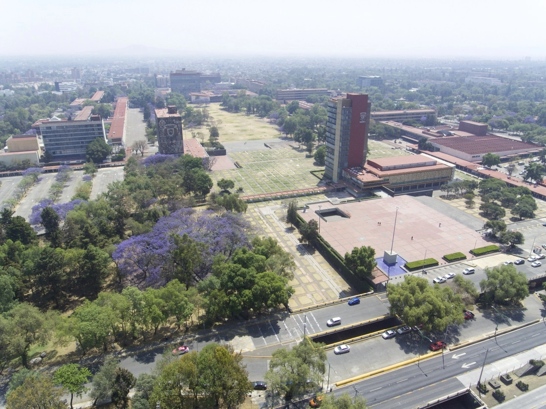 Vista general de Ciudad Universitaria, en la que se observan la Torre de Rectoría y la Biblioteca Central. Foto La Jornada / Archivo