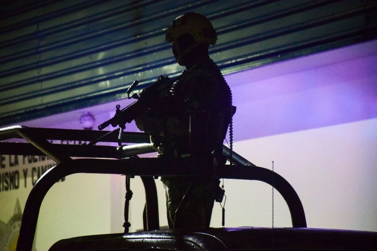 Arrojaron granada al interior de la base del sector V de Seguridad Ciudadana en Tapachula; los primeros reportes señalan daños en dos unidades; esto ayer por la noche en Tapachula, Chiapas. Foto Cuartoscuro 