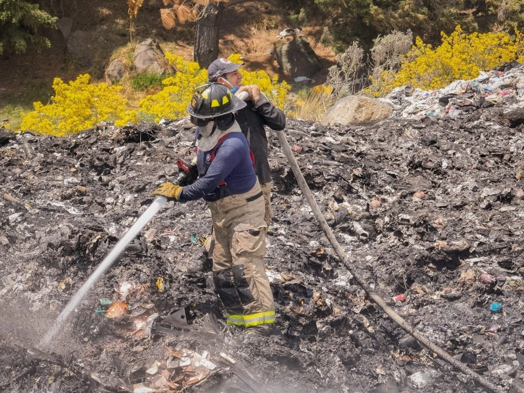 De cinco incendios suscitados en la entidad, dos continúan en activo, mientas que tres fueron apagados, informó el Mando Unificado de Incendios Forestales. Foto ‘La Jornada’