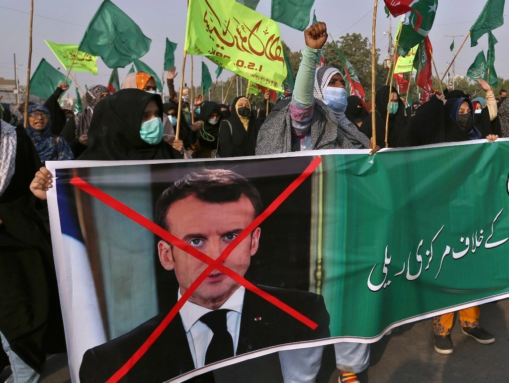 Siguen las protestas contra el presidente de Francia, Emmanuel Macron. Foto Ap