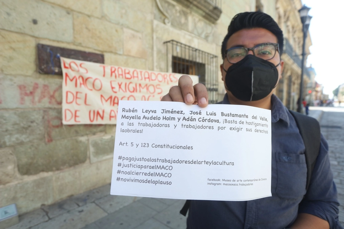 Trabajadores del Museo de Arte Contemporáneo de Oaxaca mantienen la demanda del pago de salarios. Foto Jorge A. Pérez Alfonso/ La Jornada