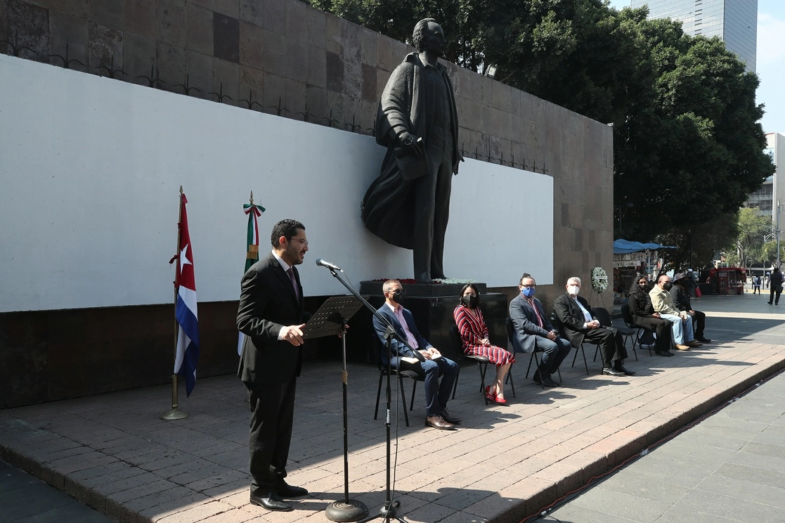 Martí Batres, secretario de gobierno de la Ciudad de México, durante la ceremonia del 167 aniversario del nacimiento de Jose Martí, el 28 de enero de 2022. Foto José Antonio López